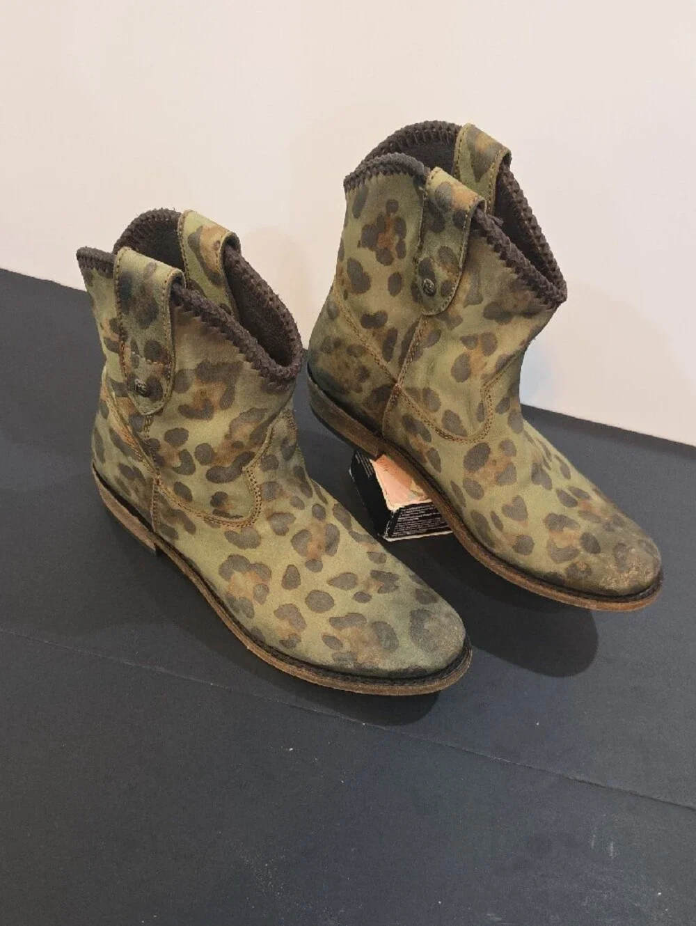LIBERTY Black Green Leopard Print Ankle Booties Women's Size 7